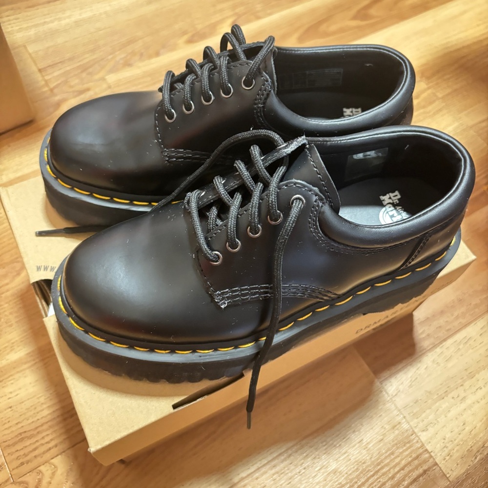 Dr. Martens 8053 Leather Platform Casual Shoes Womens 7